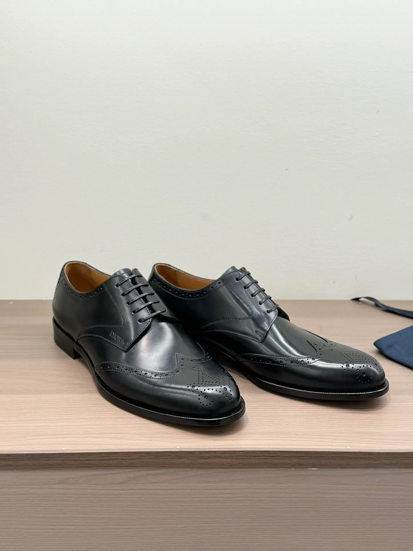 [Dior] Top P: 960💰 Standard code 39-44 (38.45.46 custom-made, non-returnable and non-exchangeable) Dior Dior's latest high-end men's boutique casual leather shoes, imported cowhide upper, water-dyed cowhide lining, imported leather outsole, perfect details are impeccable.